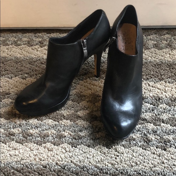 Vince Camuto ankle booties - Picture 1 of 5